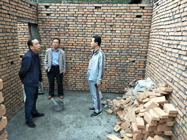 隴運集團(tuán)公司黨委書記、董事長李寅祥同志深入琵琶鎮(zhèn)寧強村開展幫扶工作