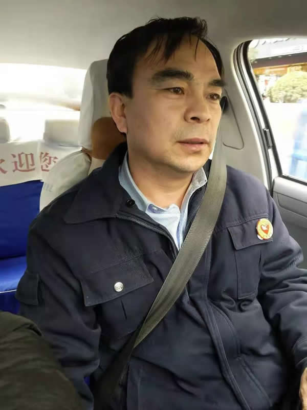 【拾金不昧】為隴運集團潤祥出租車公司駕駛員“王劉德”點贊！！